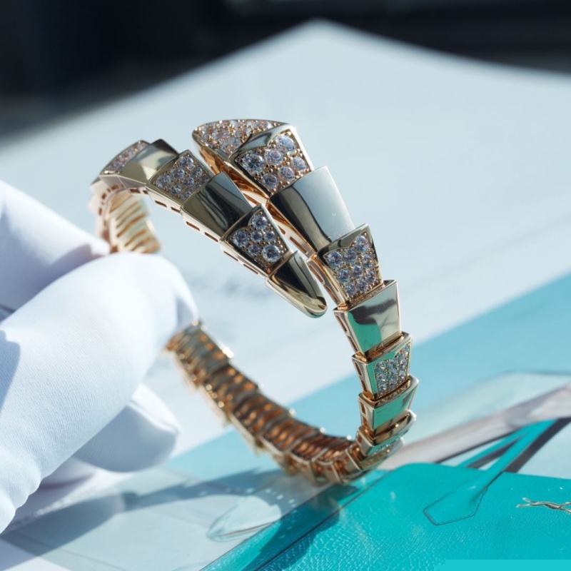 Bo*te*ga venenta bracelets